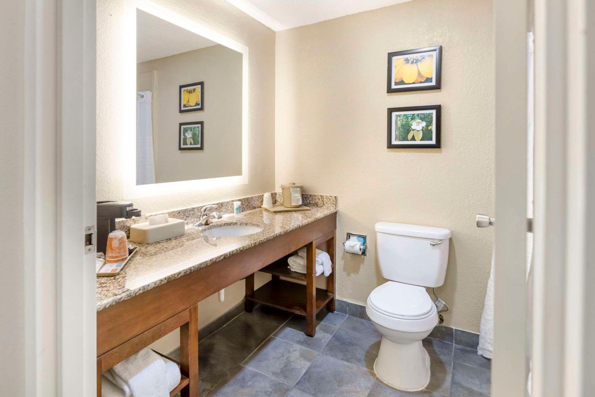 מרידיאן Comfort Inn מראה חיצוני תמונה